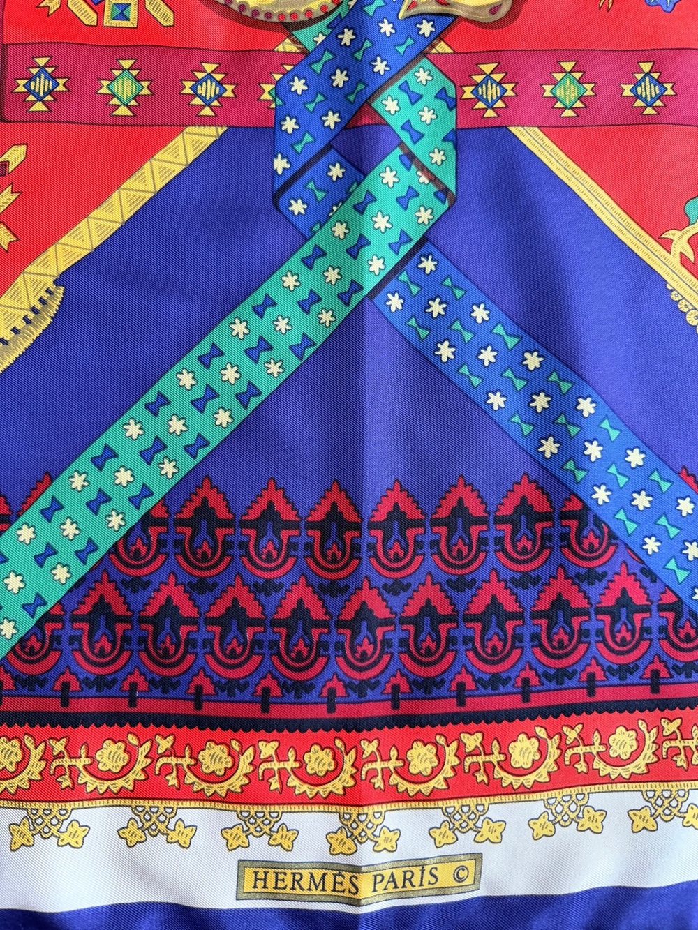 Hermes Paris Brins d’Or Julie Abadie Hand Rolled Silk Scarf Vintage 80s/90s - Picture 5 of 5